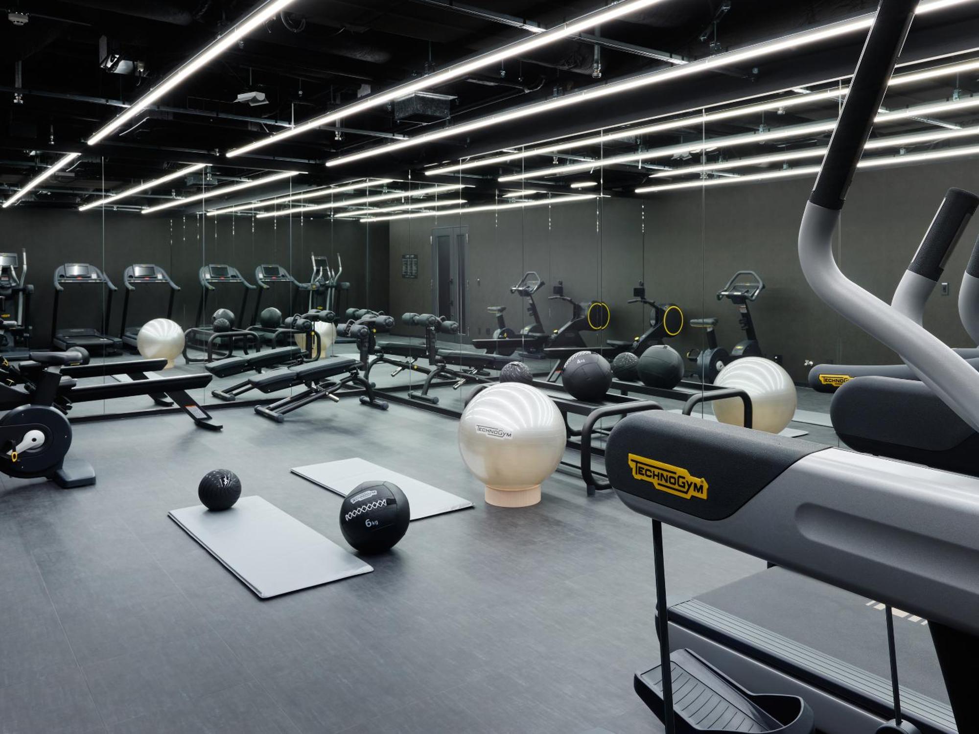 Mitsui Garden Hotel Roppongi Tokyo Premier Dış mekan fotoğraf The gym at The Standard East Village